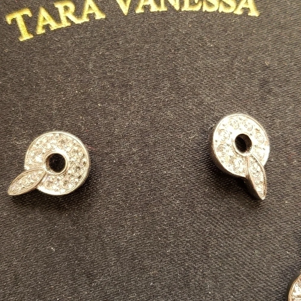 𝅺TARA Vanessa round link set necklace and post earrings. - Picture 3 of 4